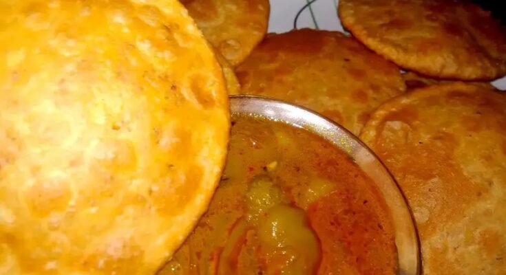 आगरा की मशहूर बेड़ई कचोरी और आलू की सब्जी